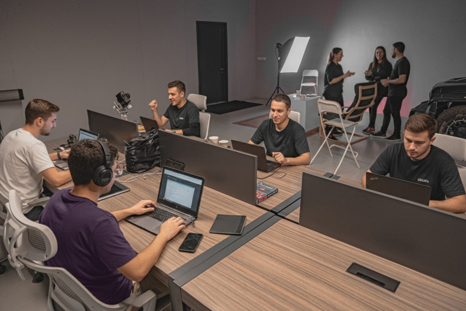 F13 İstanbul prodüksiyon ve dijital ekip çalışma alanı